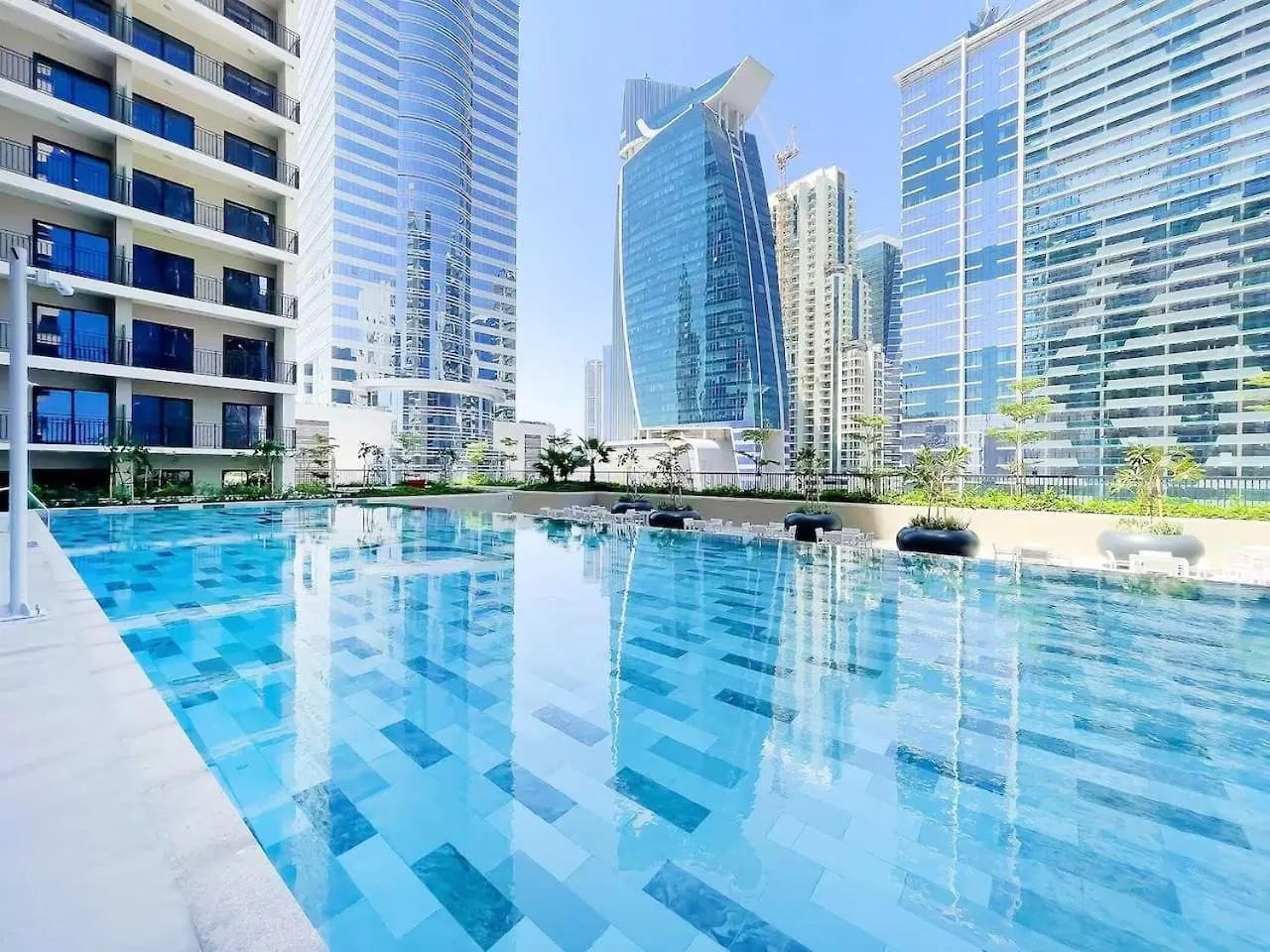 Zada Tower 1Br With Business Bay Canal Part View By Vibel location
